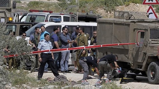 فرار مفتضحانه نظامی مسلح اسرائیلی از یک جوان فلسطینی 