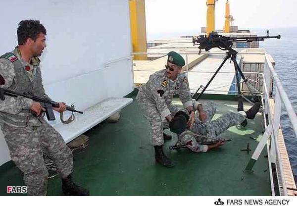 شدیدترین درگیری نیروی دریایی جمهوری اسلامی  در آخرین روزهای سال 93