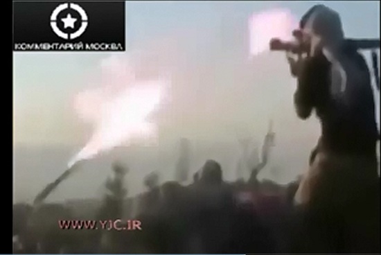 ویدیویی از اقدامات خنده دار گروه های تروریستی که باعث انفجار خودشون میشه