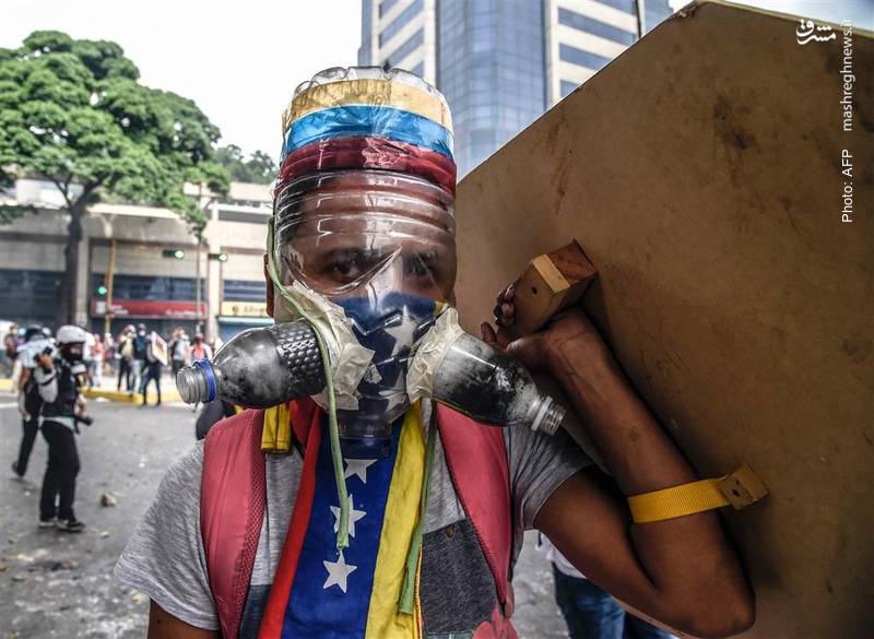 تجهیزات دست‌ساز شورشیان ونزوئلا در سطح یک پلیس ضدشورش