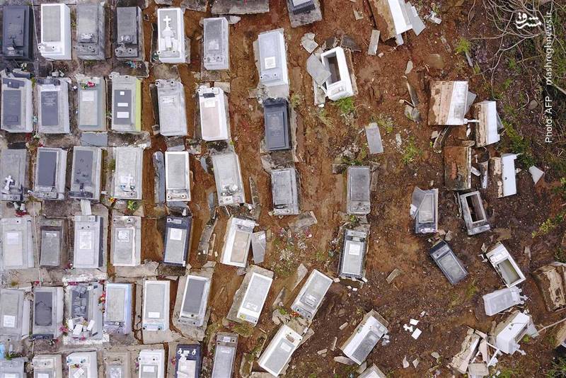 آرامگاه‌هایی در پورتوریکو که به دلیل رانش زمین جابجا شده‌اند.