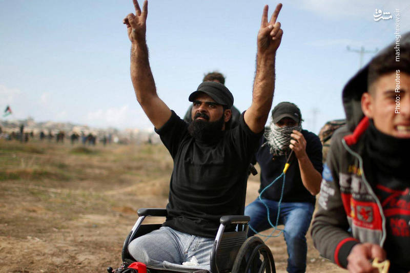 ابراهیم ابوثریا که در سال 2008 میلادی در حمله هوایی صهیونیست‌ها از ناحیه دو پا معلول شده بود، در تظاهرات علیه تصمیم اخیر ترامپ به انتقال سفارت آمریکا به بیت‌المقدس از ناحیه سر هدف گلوله قرار گرفت و شهید شد. 