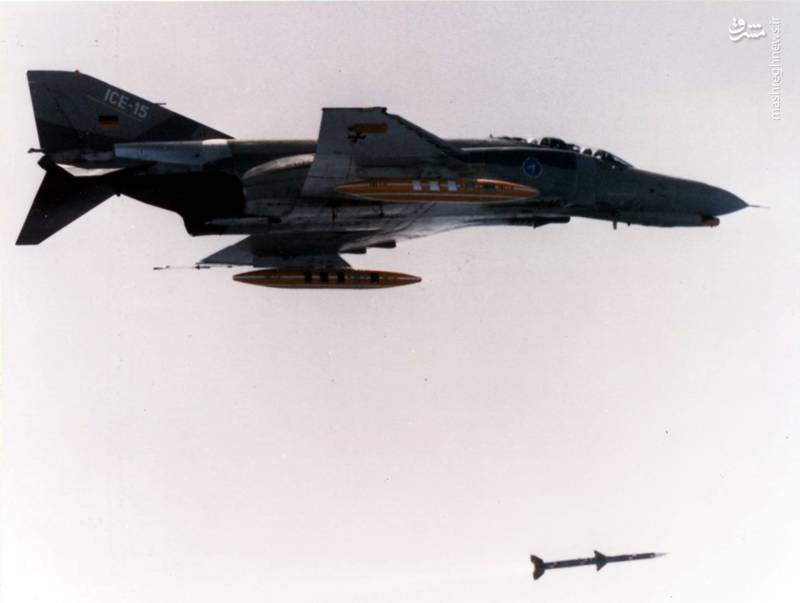 فانتوم آلمانی بعد از ارتقاء در حال شلیک موشک AIM-120