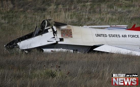 crashing f 16  (5) - حضور در مراسم فارغ التحصیلی آکادمی هوایی آمریکا و سقوط یک اف 16 مقابل چشمان اوباما