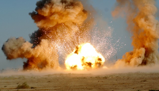 mop missile explosion , 1 - شبیه سازی آمریکا از حمله به فردو با قوی ترین بمب غیر اتمی جهان