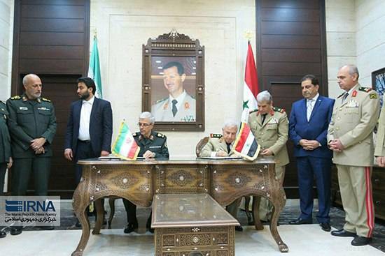 عکس/ امضای یادداشت تفاهم همکاری نظامی بین ایران و سوریه