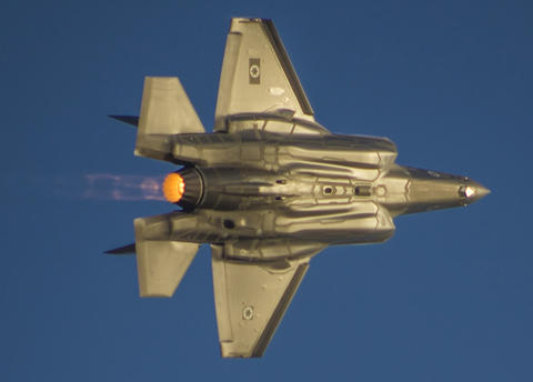 2218562 - گزارش نشریه تخصصی هوانوردی: اف-۳۵ بدون سوخت گیری هوایی امکان پرواز به ایران را ندارد