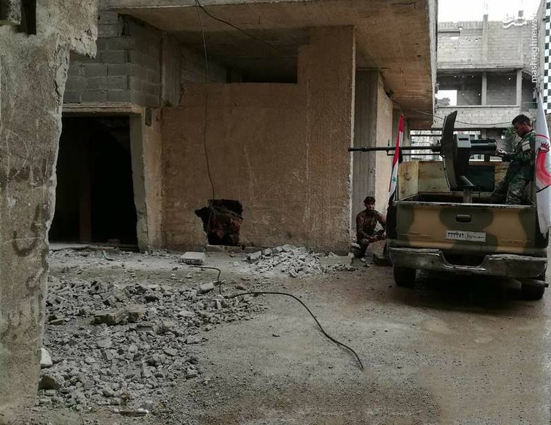 2238523 - نیروهای سوری به بزرگترین پایگاه داعش در جنوب دمشق رسیدند/ دولت سوریه در آستانه توافق برای آزادی ۵ هزار شهروند محاصره شده الفوعه و کفریا + نقشه میدانی و تصاویر