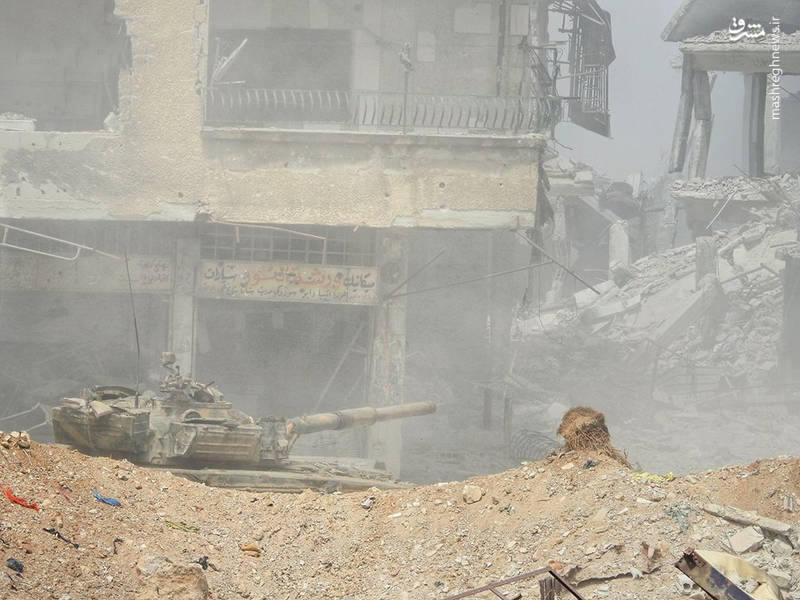 2241758 - آخرین تحولات میدانی جنوب دمشق/ تروریست های داعش در محله حجرالاسود به دو تکه تقسیم شدند؛ مردم الفوعه و کفریا محاصره را به خروج ناقص ترجیح دادند +نقشه میدانی و تصاویر
