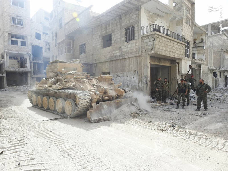 2241981 - ۶۵ درصد محله حجرالاسود از اشغال داعش خارج شد/ آخرین مرحله توافق برای خروج ۳ هزار تروریست از جنوب دمشق در آستانه اجرایی‌شدن + تصاویر و نقشه میدانی