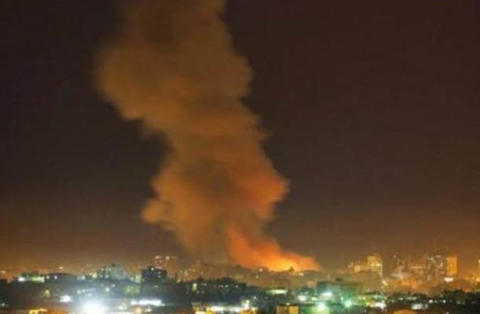 2261424 - جنگنده‌های رژیم صهیونیستی غزه را بمباران کردند