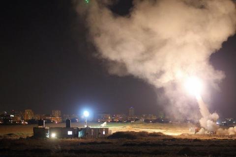2311427 - شلیک ۲۲۰ موشک، پاسخ مقاومت در «غزه» به حملات اسرائیل