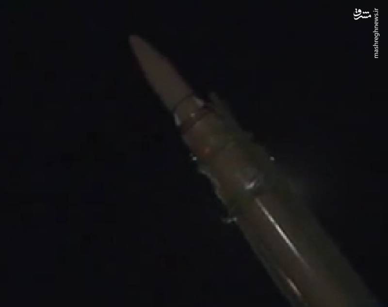 2355224 - تست موفق کلاهک جدید موشکهای ایرانی برای تنبیه فرماندهان داعش/ «قیام» هم به خانواده نقطه‌زن‌ها پیوست +عکس